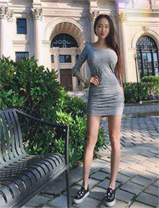 强伦轩女教师